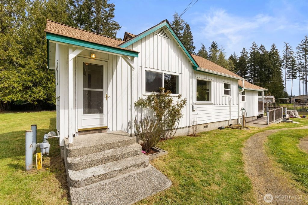 Photo of 3550 NW Mountian View Road, Silverdale, WA 98383 (MLS # 2506386)