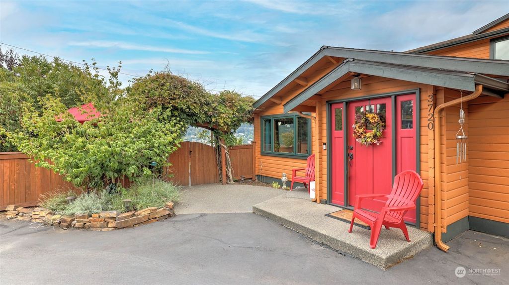 Photo of 3720 Park Avenue N, Renton, WA 98056 (MLS # 2158975)