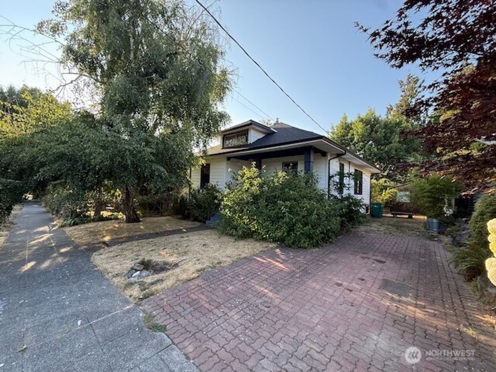 Photo of 546 N 81st Street, Seattle, WA 98103 (MLS # 2412657)