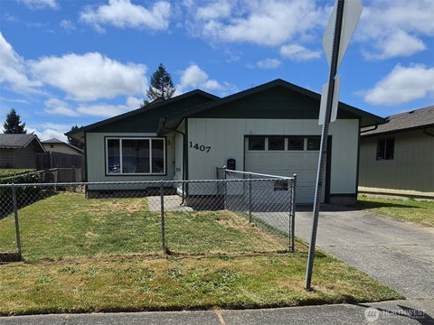 Photo of 1407 Bowmont Avenue, Kelso, WA 98626 (MLS # 2554604)
