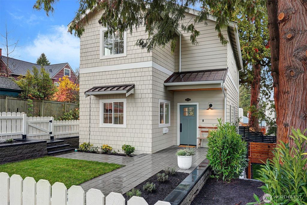 Photo of 3606 NE 70th Street, Seattle, WA 98115 (MLS # 2471087)