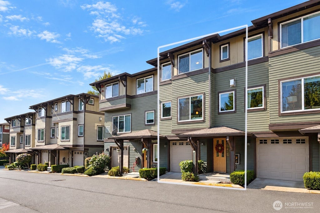 Photo of 2115 201st Pl SE PL #J2, Bothell, WA 98012 (MLS # 2585133)