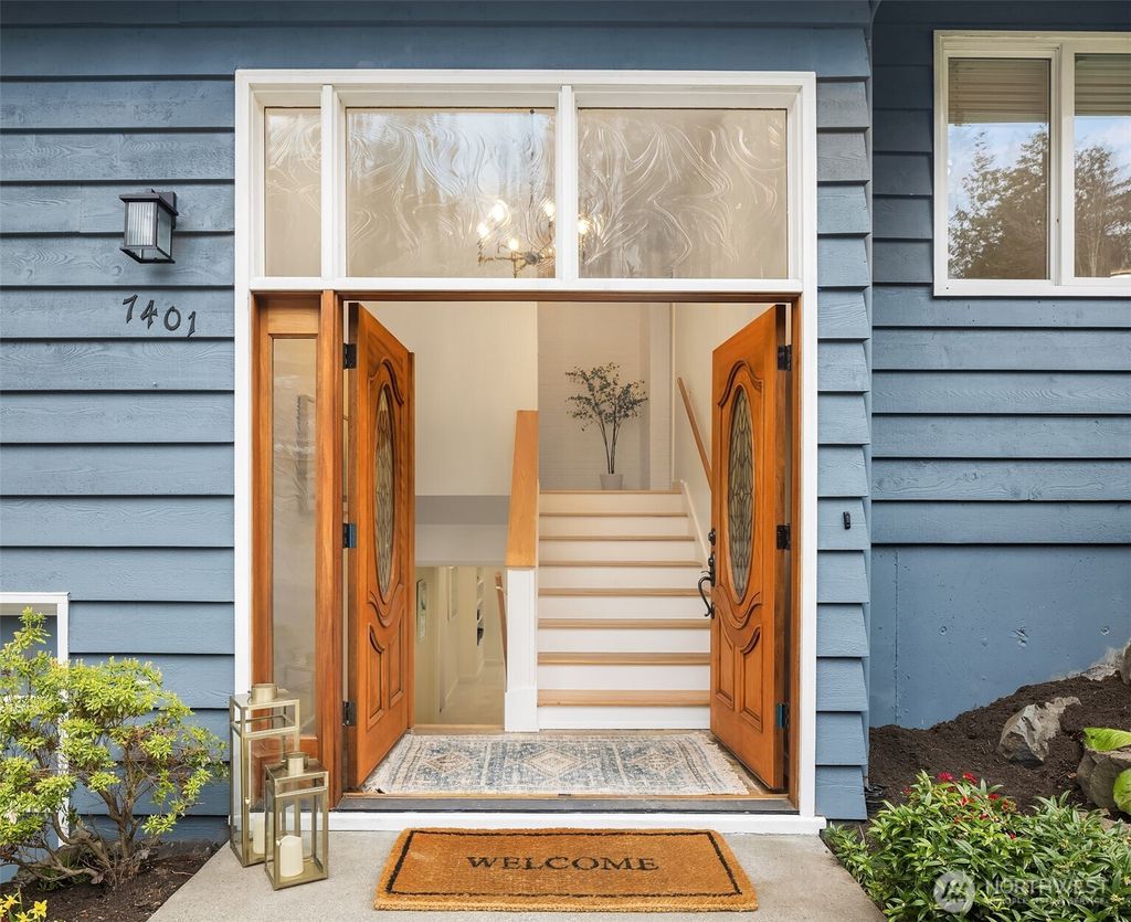 Photo of 7401 NE 121st Street, Kirkland, WA 98034 (MLS # 2346764)