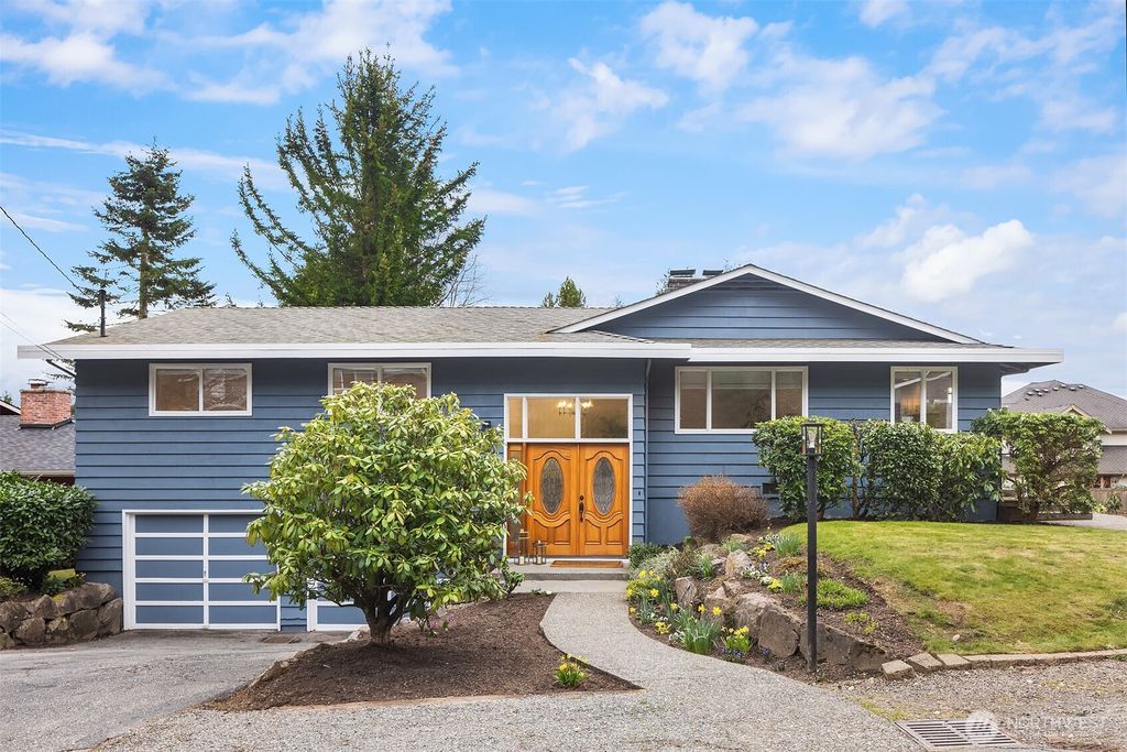 Photo of 7401 NE 121st Street, Kirkland, WA 98034 (MLS # 2346764)