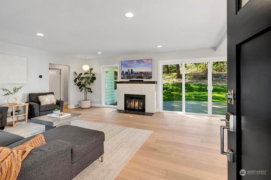 Photo of 20123 60th Avenue NE, Kenmore, WA 98028 (MLS # 2213172)