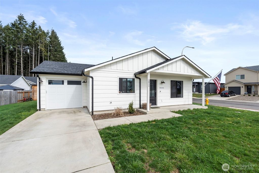 Photo of 2011 Apple Road, Winlock, WA 98596 (MLS # 2494668)