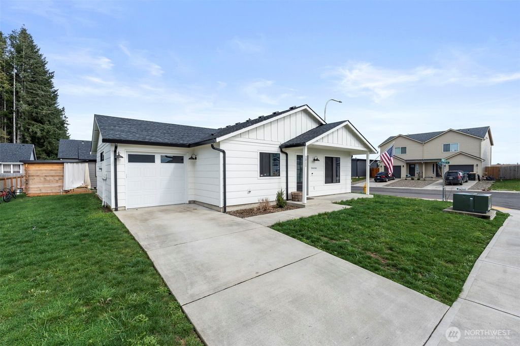 Photo of 2011 Apple Road, Winlock, WA 98596 (MLS # 2494668)
