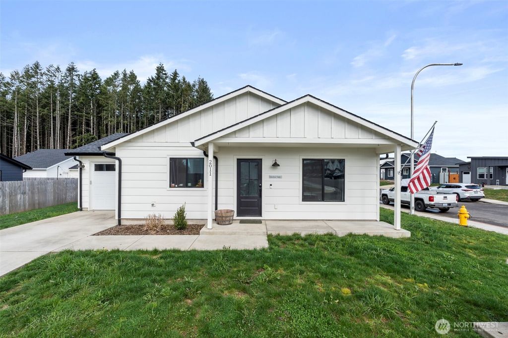 Photo of 2011 Apple Road, Winlock, WA 98596 (MLS # 2494668)