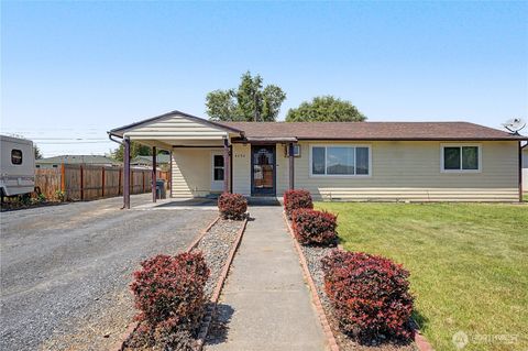 Photo of 4294 Joann Drive NE, Moses Lake, WA 98837 (MLS # 2525517)