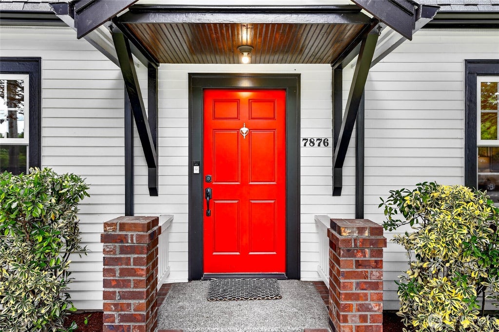 Photo of 7876 Maple Avenue SE, Snoqualmie, WA 98065 (MLS # 2536945)
