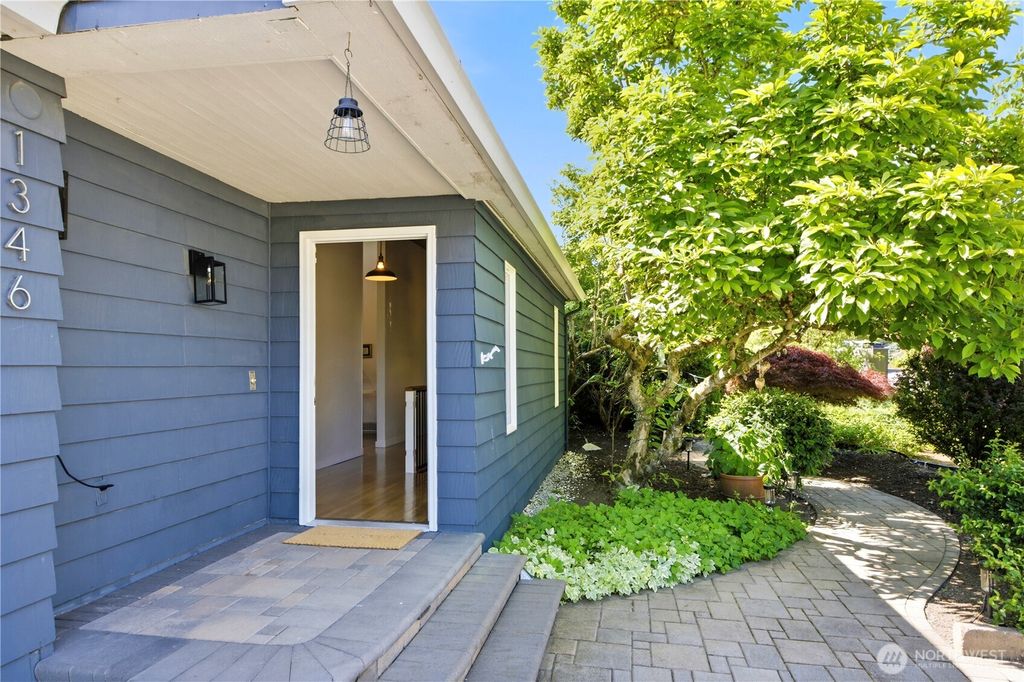 Photo of 1346 177th Avenue NE, Bellevue, WA 98008 (MLS # 2529112)