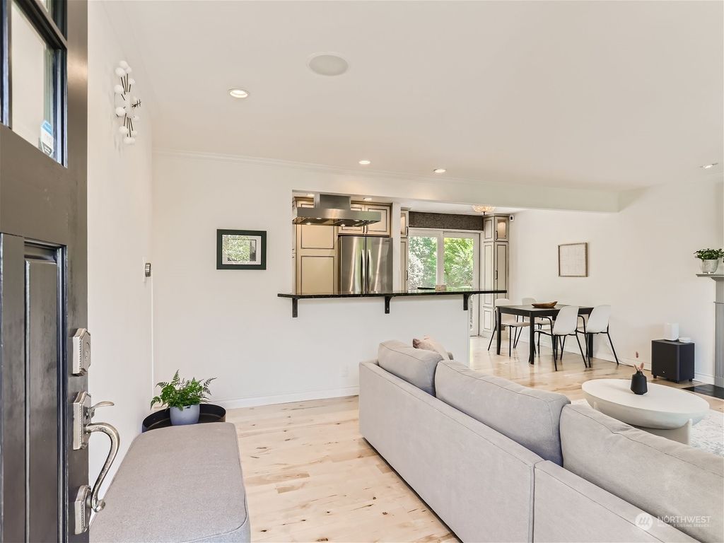 Photo of 6850 46th Avenue NE, Seattle, WA 98115 (MLS # 2147039)
