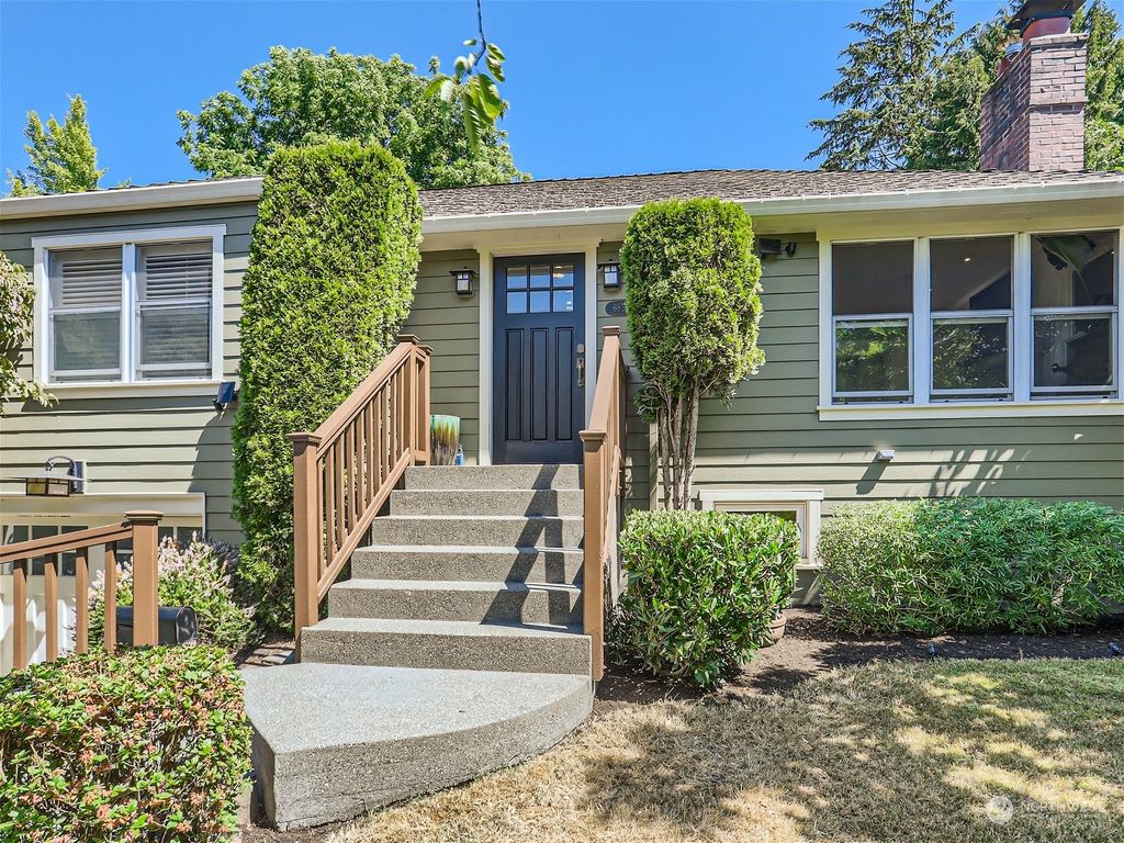 Photo of 6850 46th Avenue NE, Seattle, WA 98115 (MLS # 2147039)
