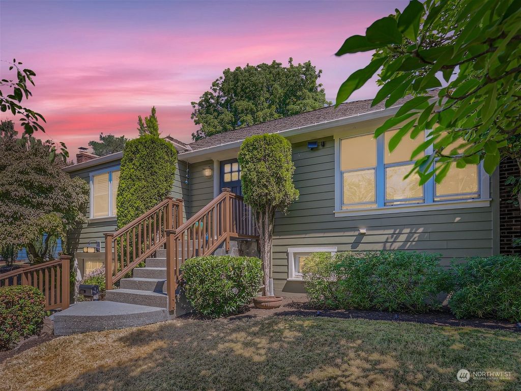 Photo of 6850 46th Avenue NE, Seattle, WA 98115 (MLS # 2147039)