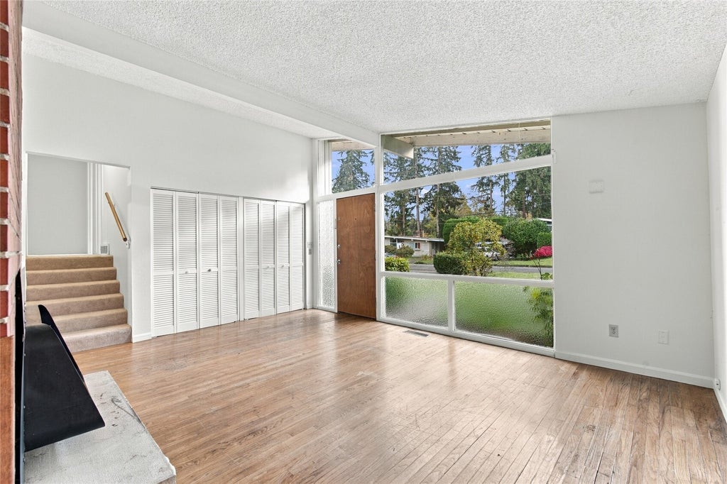 Photo of 14234 SE 14th Street, Bellevue, WA 98007 (MLS # 2599509)