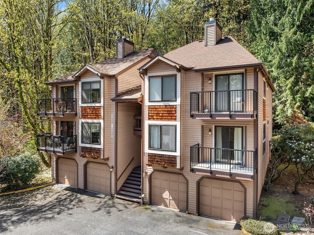 Photo of 17427 NE 88th Place, Redmond, WA 98052 (MLS # 2507968)