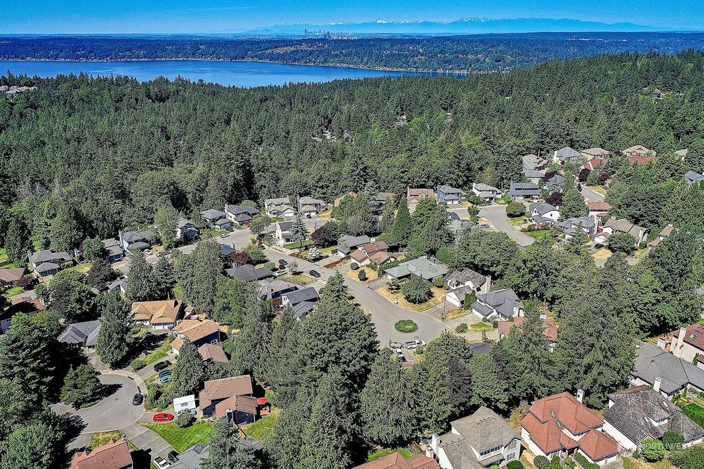 Photo of 22112 NE 9th Place, Sammamish, WA 98074 (MLS # 2073452)