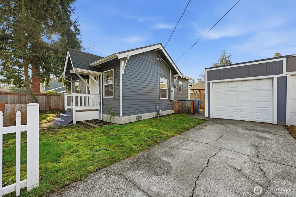 Photo of 612 7th Street NW, Puyallup, WA 98371 (MLS # 2469902)