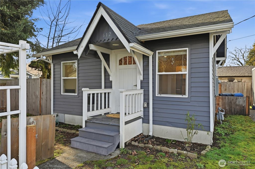 Photo of 612 7th Street NW, Puyallup, WA 98371 (MLS # 2469902)