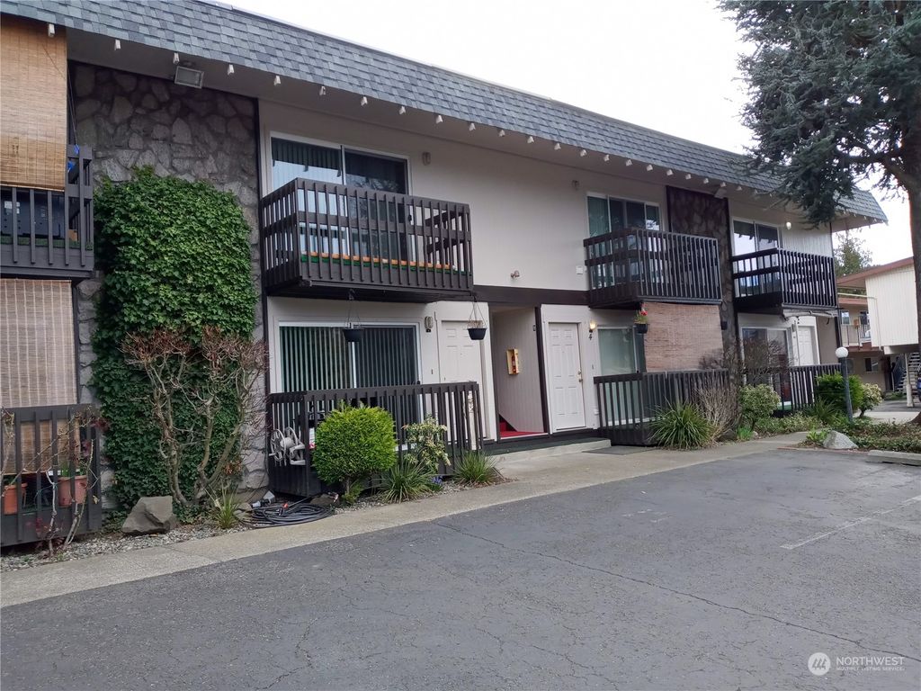 Photo of 15510 6th Avenue SW, Burien, WA 98166 (MLS # 2133137)