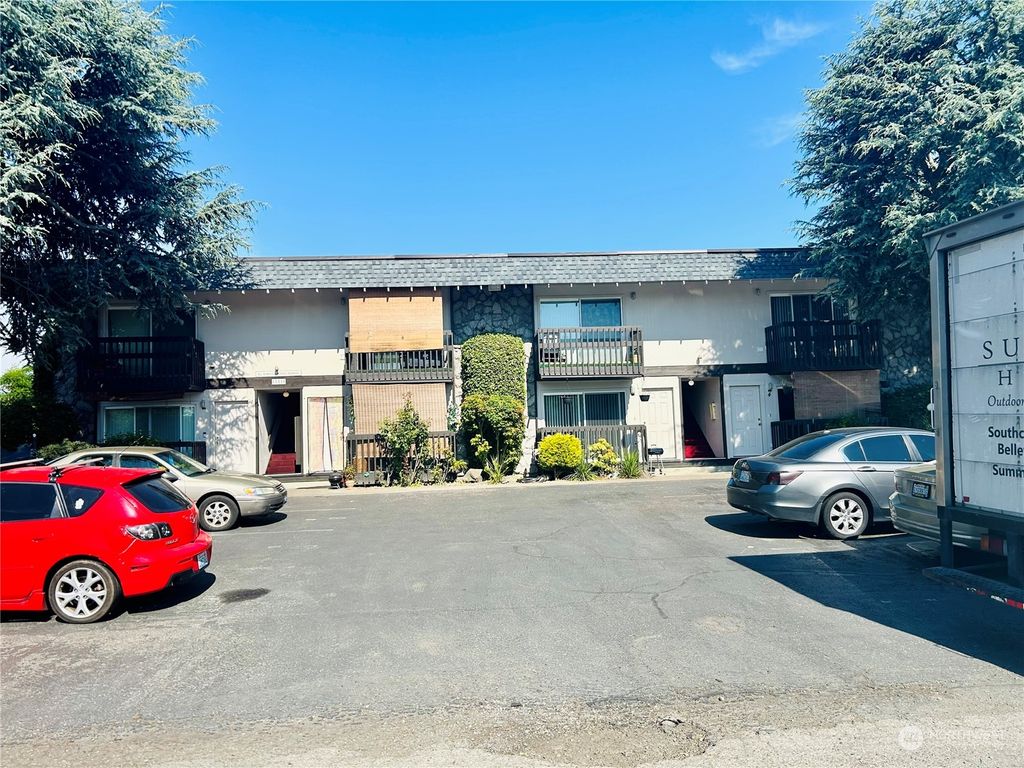 Photo of 15510 6th Avenue SW, Burien, WA 98166 (MLS # 2133137)