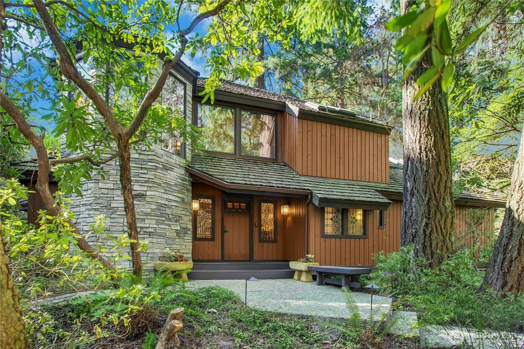 Photo of 1815 102nd Place SE, Bellevue, WA 98004 (MLS # 2439484)