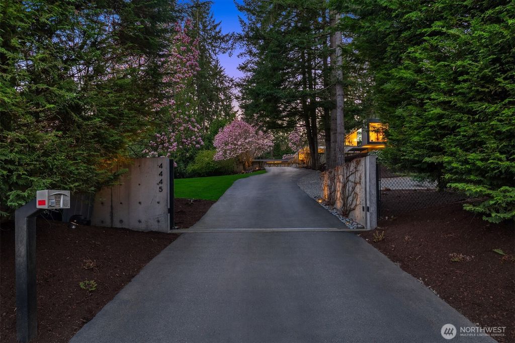 Photo of 4445 140th Avenue NE, Bellevue, WA 98005 (MLS # 2499688)