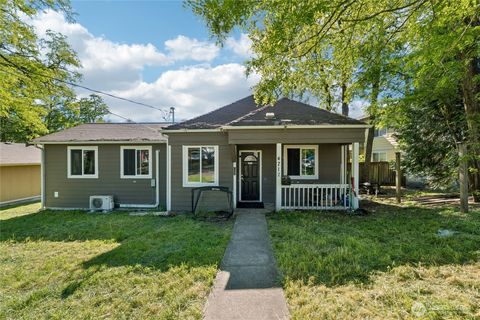 Photo of 4712 S Warner Street, Tacoma, WA 98409 (MLS # 2521750)