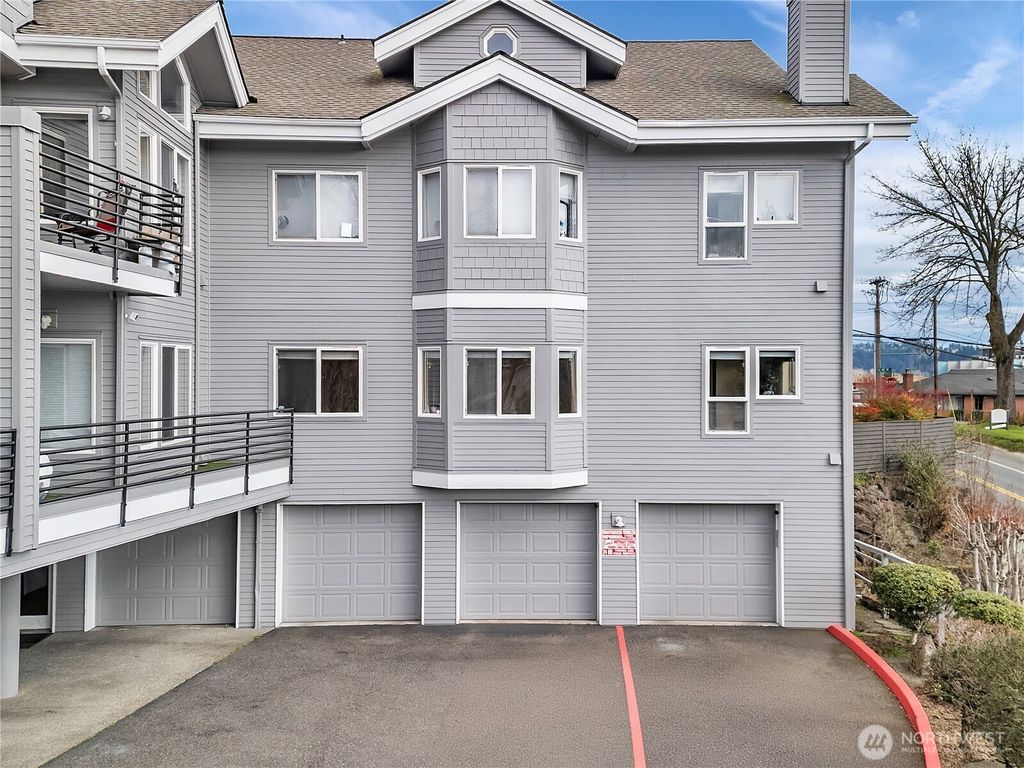 Photo of 6100 NE 181st Street #4, Kenmore, WA 98028 (MLS # 2484798)