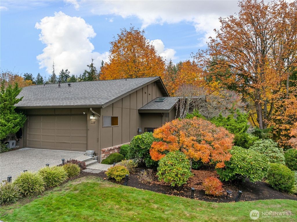 Photo of 118 168th Avenue NE, Bellevue, WA 98008 (MLS # 2451274)