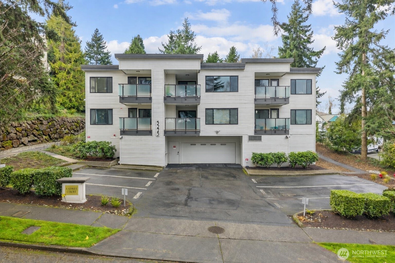 5225 50th Avenue NE 206