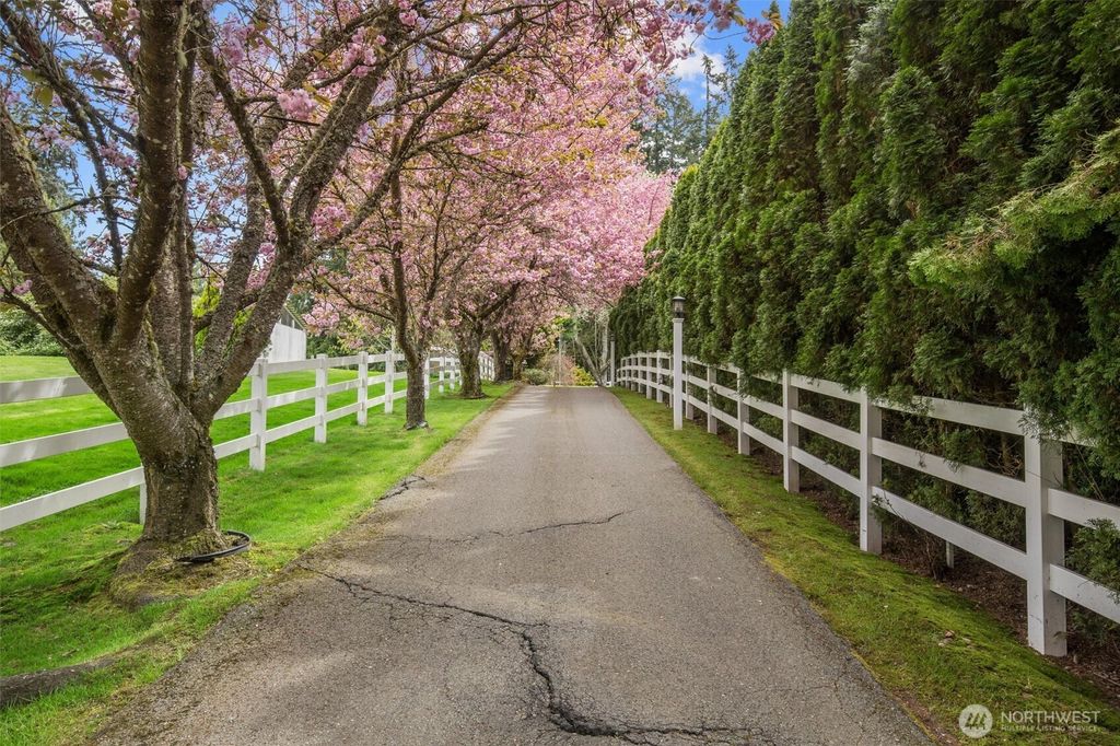Photo of 15808 163rd Avenue NE, Woodinville, WA 98072 (MLS # 2514787)