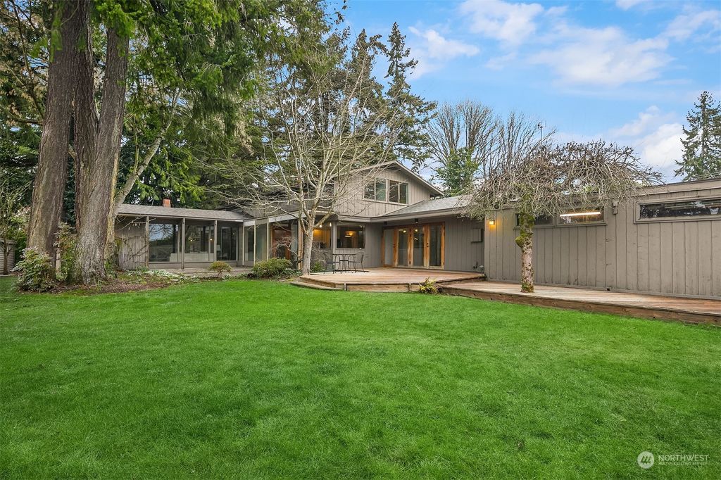 Photo of 7650 SE 41st Street, Mercer Island, WA 98040 (MLS # 2040125)
