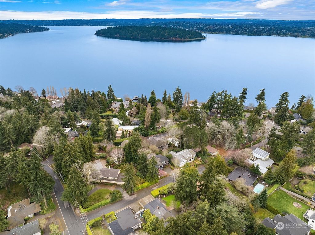 Photo of 7650 SE 41st Street, Mercer Island, WA 98040 (MLS # 2040125)