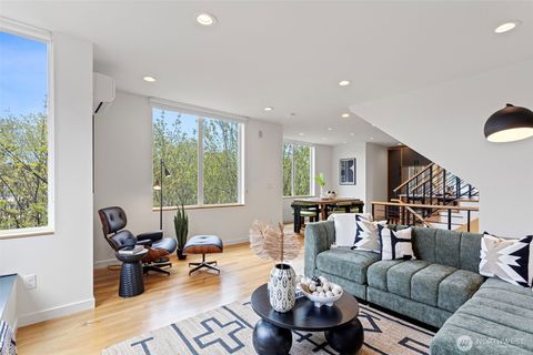 2314 Thorndyke Avenue W E Seattle WA 98199