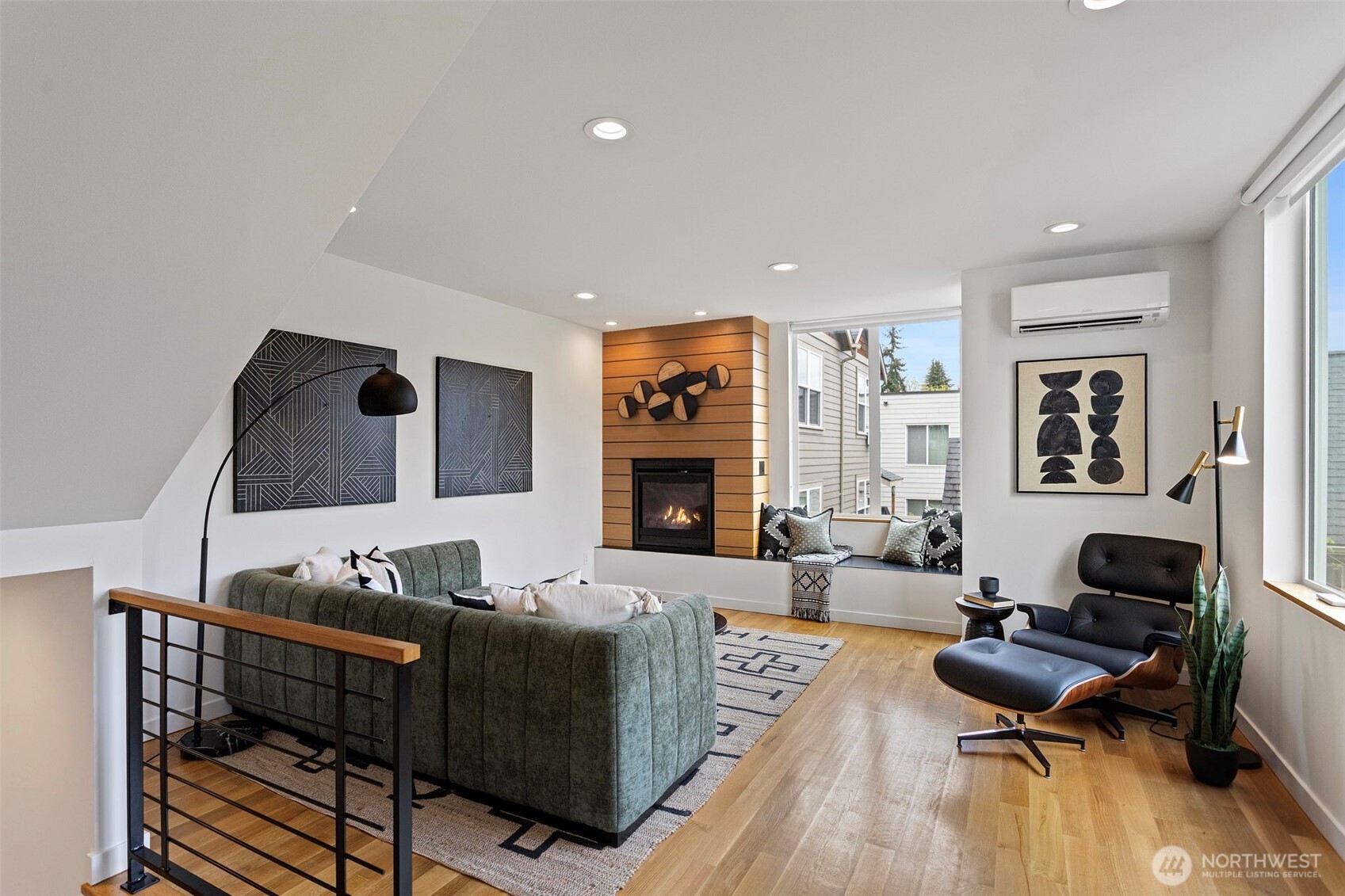 2314 Thorndyke Avenue W E