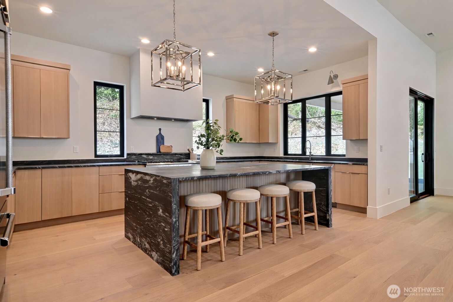 275 Island Boulevard