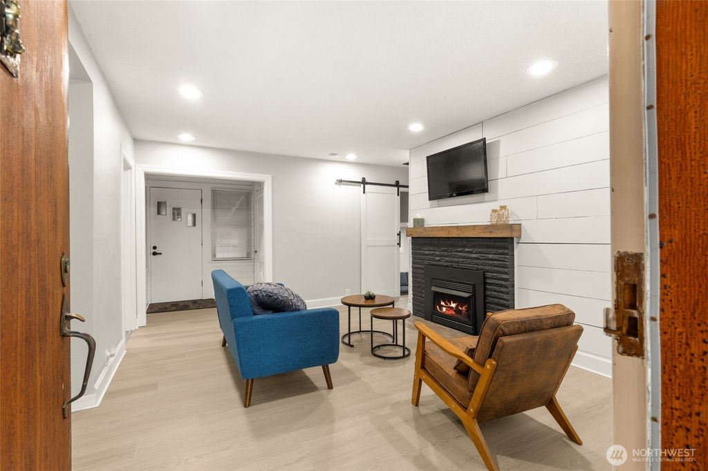 Photo of 2010 13th Avenue NW, Puyallup, WA 98371 (MLS # 2493817)