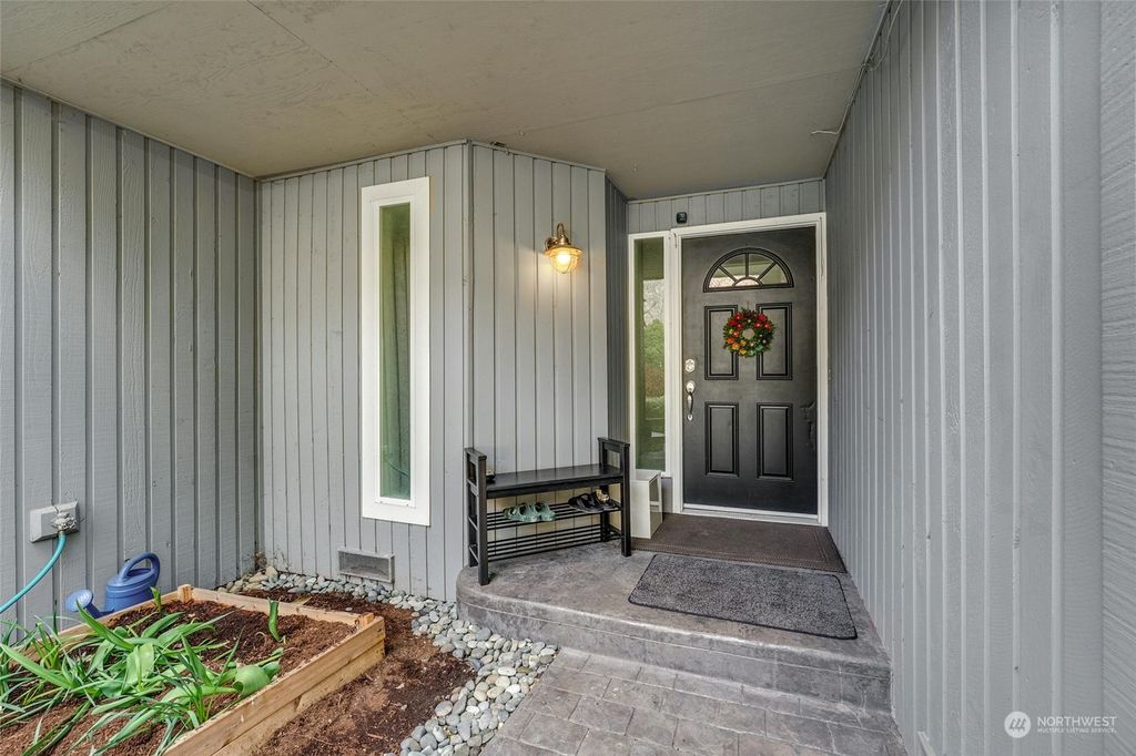 Photo of 22811 NE 22nd Street, Sammamish, WA 98074 (MLS # 2208652)