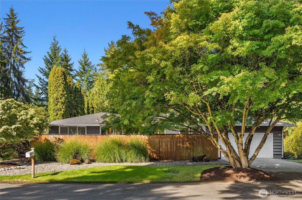 Photo of 12442 NE 6th Place, Bellevue, WA 98005 (MLS # 2434578)