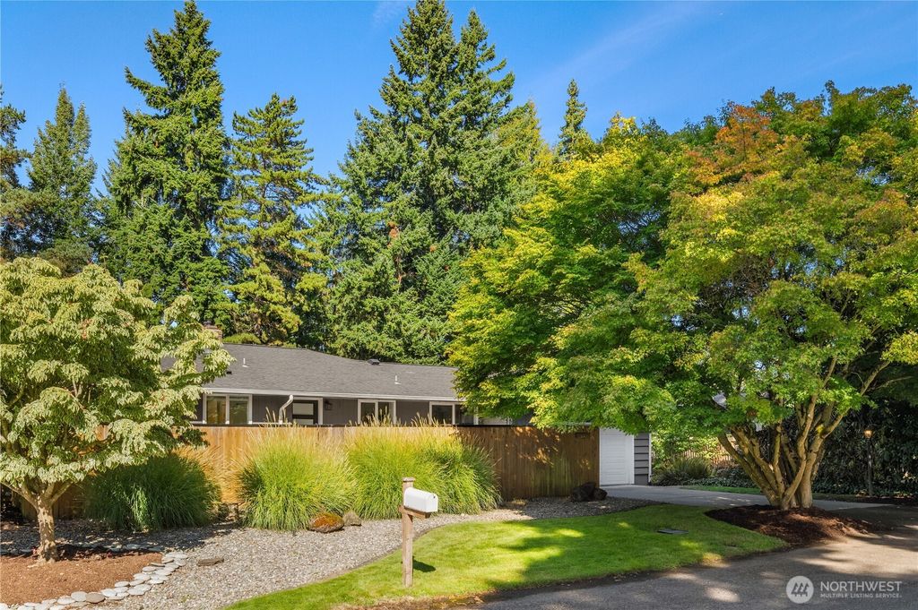 Photo of 12442 NE 6th Place, Bellevue, WA 98005 (MLS # 2434578)