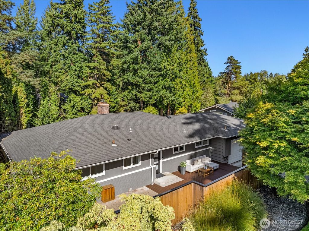 Photo of 12442 NE 6th Place, Bellevue, WA 98005 (MLS # 2434578)