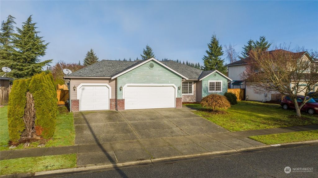 Photo of 5627 139th Place NE, Marysville, WA 98271 (MLS # 2185922)