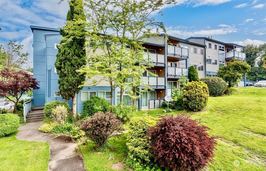 Photo of 15146 65th Avenue S #509, Tukwila, WA 98188 (MLS # 2318425)