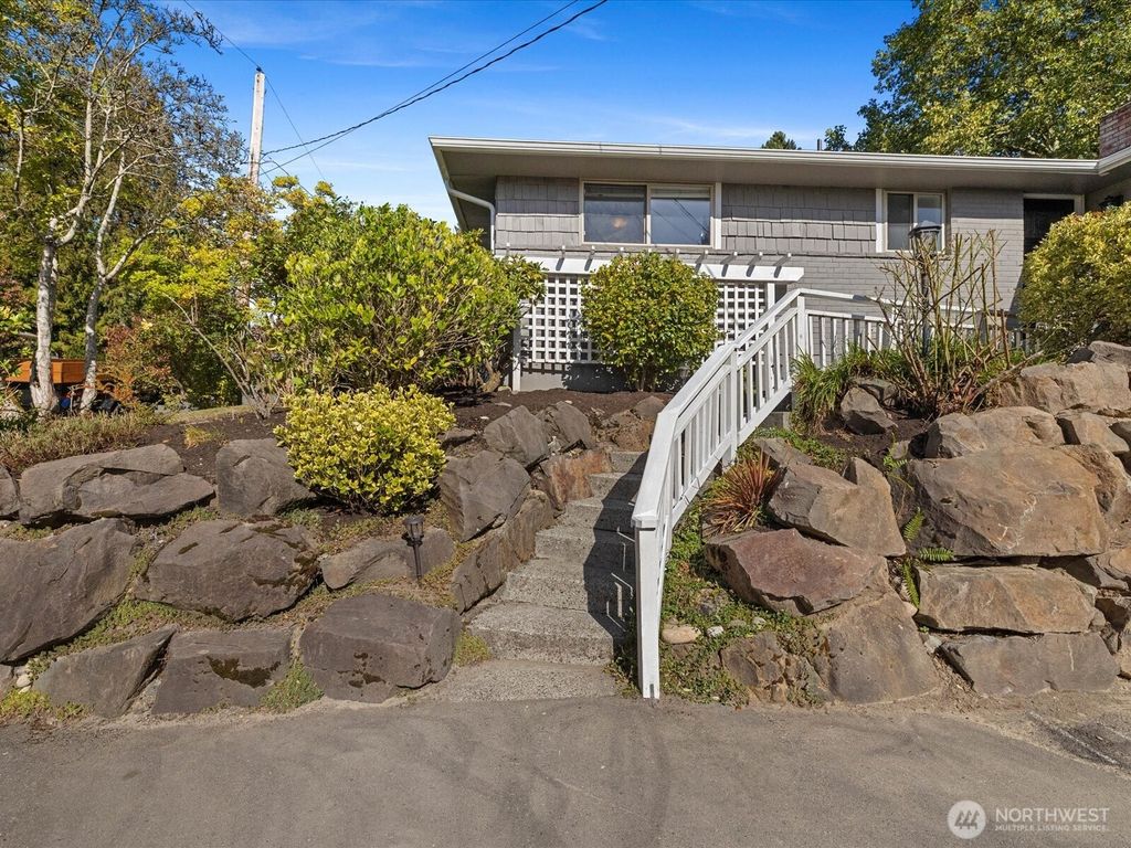 Photo of 19116 106th Avenue NE, Bothell, WA 98011 (MLS # 2442272)