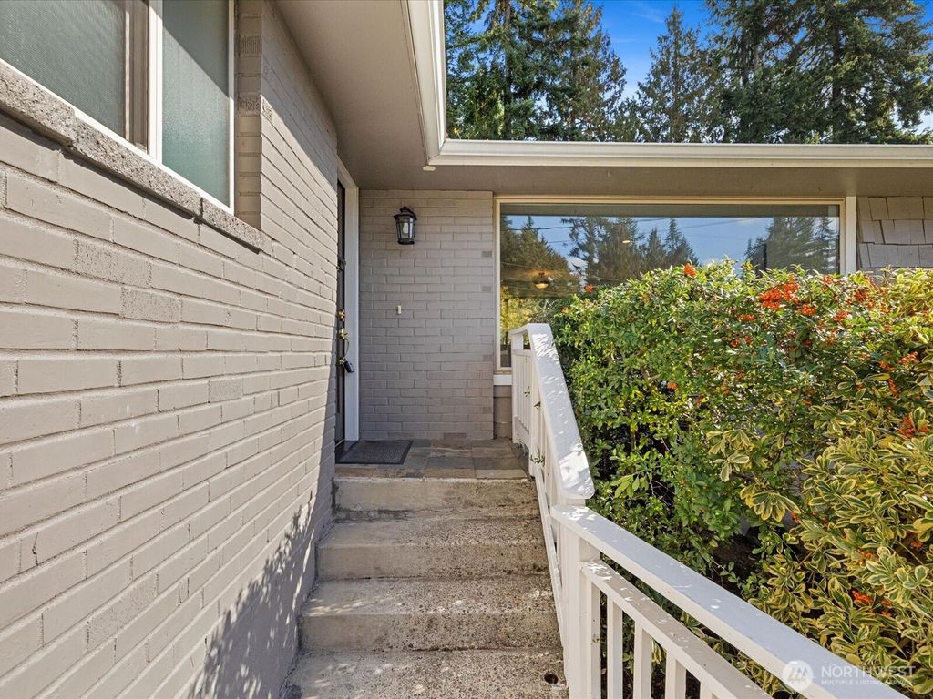 Photo of 19116 106th Avenue NE, Bothell, WA 98011 (MLS # 2442272)