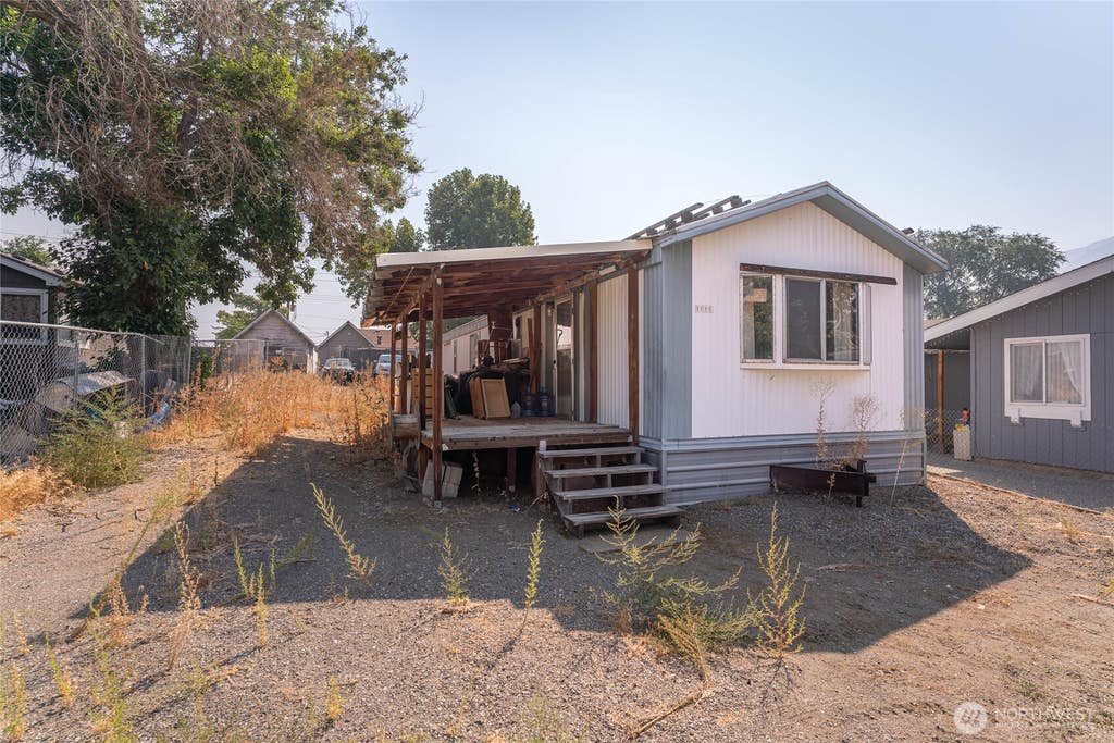 Photo of 1771 Judkins Street, Wenatchee, WA 98801 (MLS # 2573911)