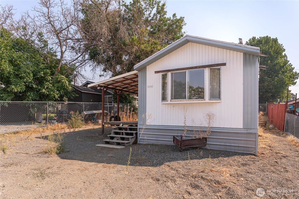 Photo of 1771 Judkins Street, Wenatchee, WA 98801 (MLS # 2573911)