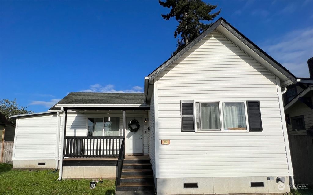 Photo of 1122 E Marine View Drive, Everett, WA 98201 (MLS # 2292339)
