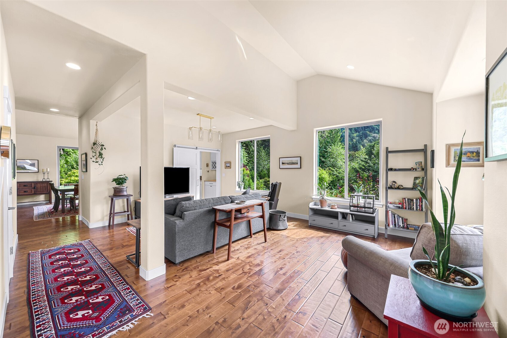 697 Chuckanut Drive N